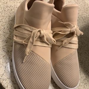 STEVEN MADDEN TENNIS SHOES